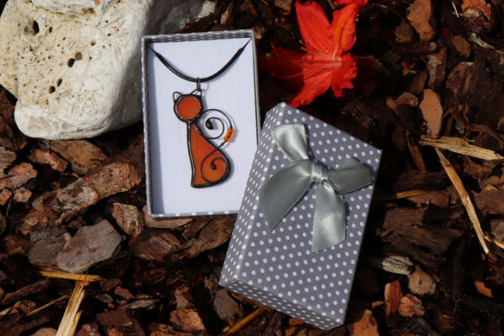 orange cat in a gift box - Tiffany jewelry